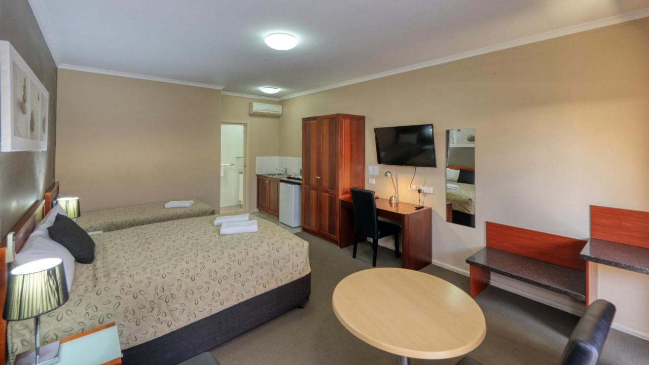 Top Of The Town Motel & Apartments Benalla Exterior photo