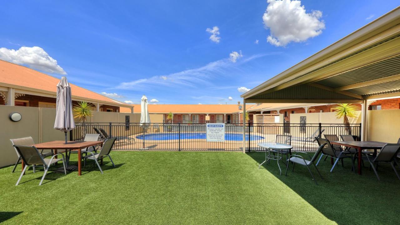 Top Of The Town Motel & Apartments Benalla Exterior photo