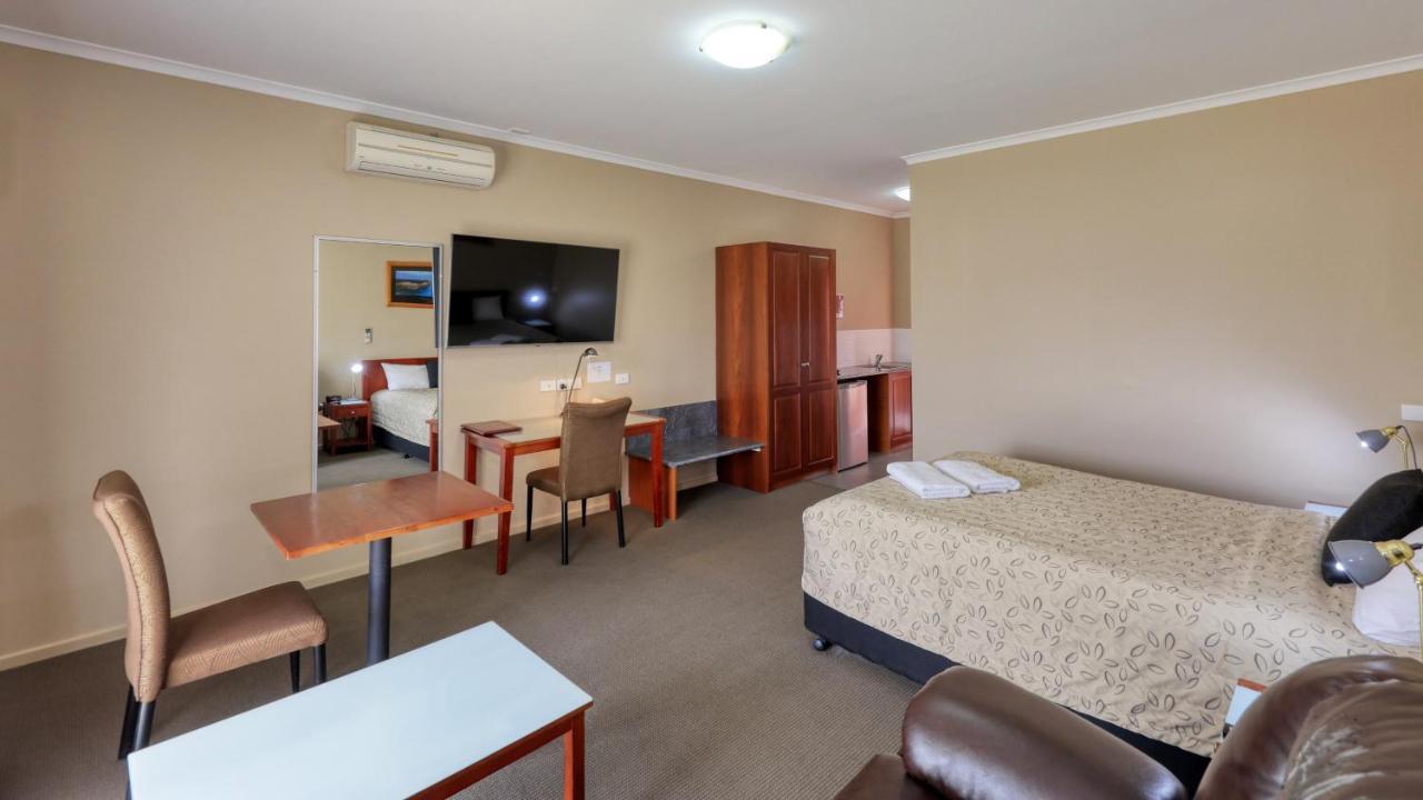 Top Of The Town Motel & Apartments Benalla Exterior photo